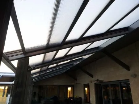 Couverture en polycarbonate ou en verre