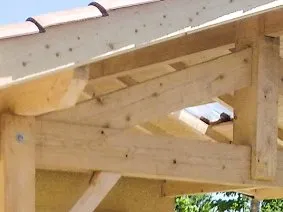 Un préau, ou auvent