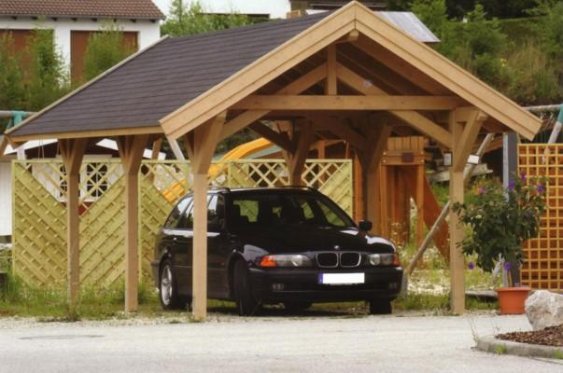 Un carport en bois autoportant